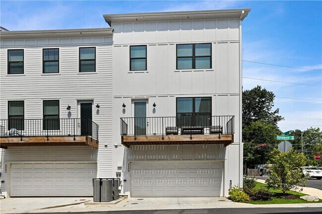 2459 Sycamore Rd NW in Atlanta, GA - Foto de edificio - Building Photo