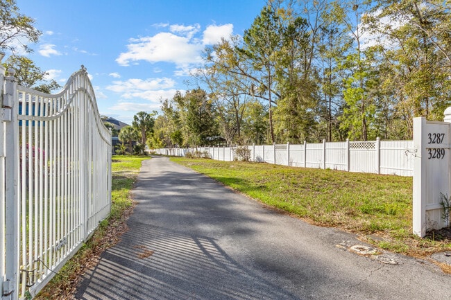 property at 3289 Cabot Cove Dr