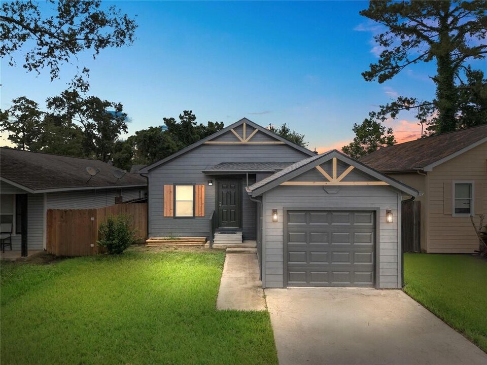 11926 Greenglen Dr in Houston, TX - Building Photo