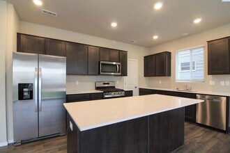 8043 Ranchland Ln in West Richland, WA - Building Photo - Building Photo