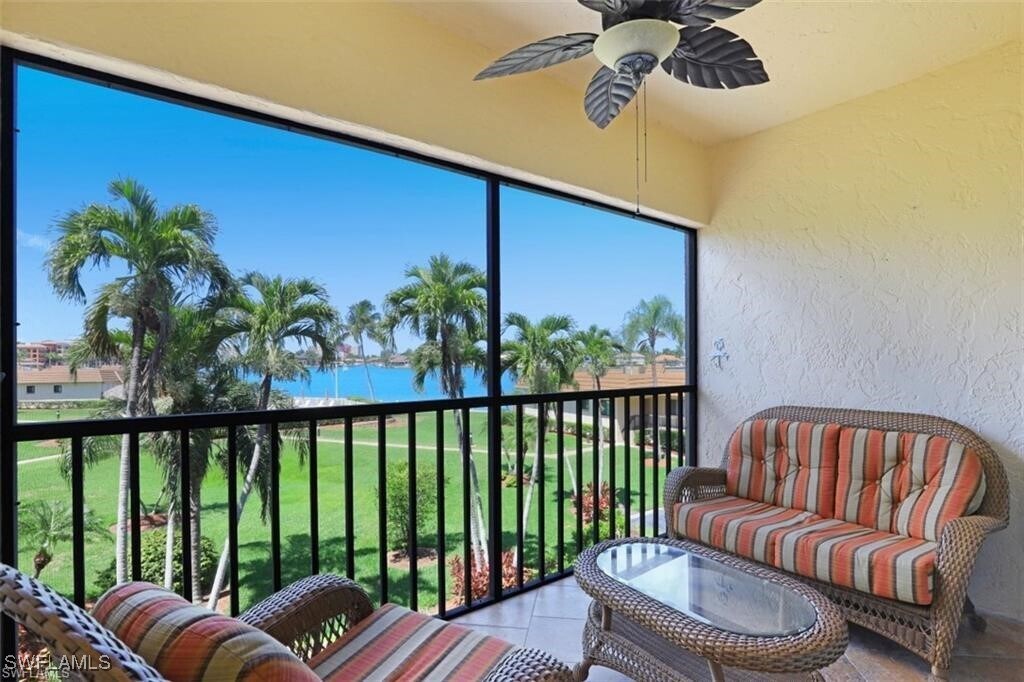 750 W Elkcam Cir in Marco Island, FL - Building Photo