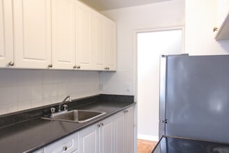 1675 Eglinton Avenue West in Toronto, ON - Building Photo - Building Photo