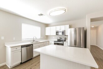 3310 W Leodra Ln in Phoenix, AZ - Building Photo - Building Photo