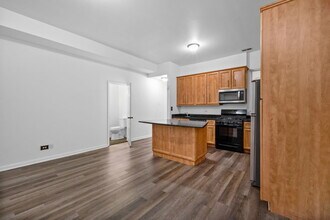 4254 S Cottage Grove Ave in Chicago, IL - Building Photo - Building Photo