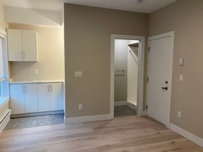 253 Victoria Rd in Nanaimo, BC - Building Photo - Building Photo