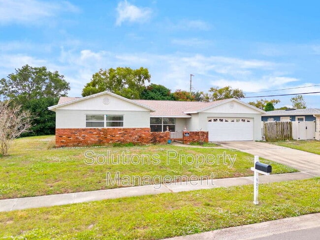 905 Lisa Dr in Titusville, FL - Building Photo - Building Photo