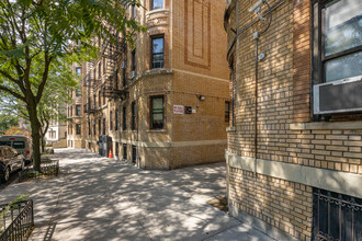 100 Convent Ave in New York, NY - Building Photo - Building Photo