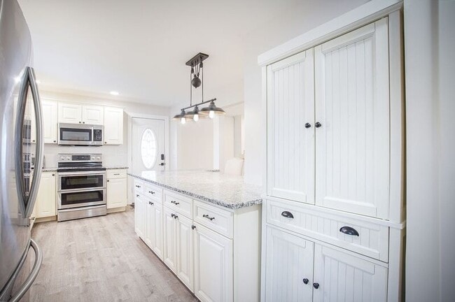 1277 Southampton Rd in Westfield, MA - Building Photo - Building Photo