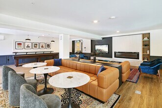 Terrace Station West in Mountlake Terrace, WA - Foto de edificio - Building Photo