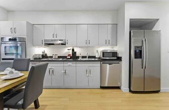 650 Albany St, Unit 3E in Boston, MA - Building Photo - Building Photo