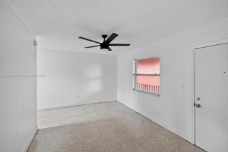 458 SW 9th St in Miami, FL - Building Photo - Building Photo