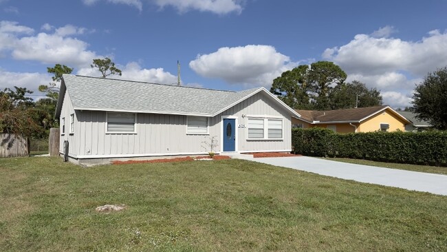 4797 Canal Dr in Greenacres, FL - Building Photo - Building Photo