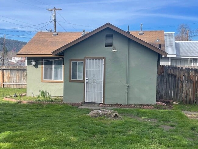525 Prescott St in Klamath Falls, OR - Building Photo - Building Photo