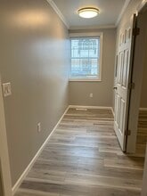 324 Front St, Unit D in Belvidere, NJ - Building Photo - Building Photo