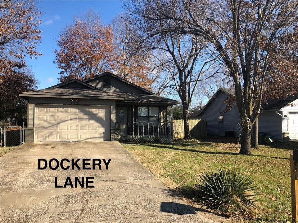 748 Dockery Ln in Fayetteville, AR - Building Photo