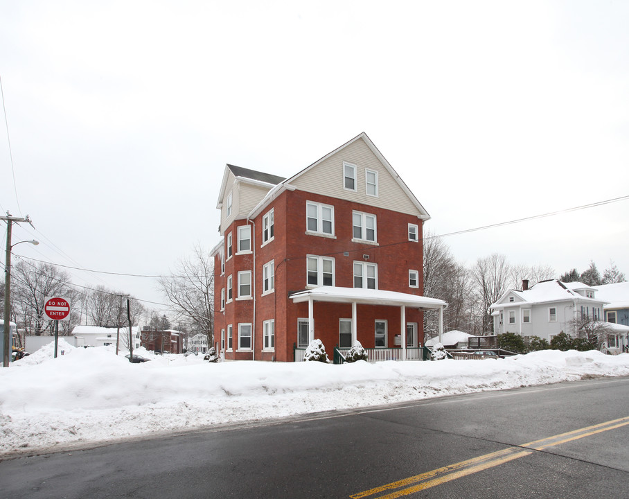 37-39 Bloomfield Ave in Windsor, CT - Building Photo