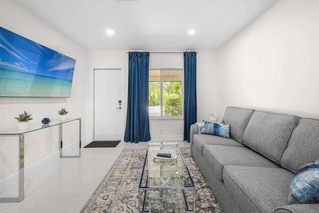434 NE 14th Ave in Fort Lauderdale, FL - Building Photo - Building Photo