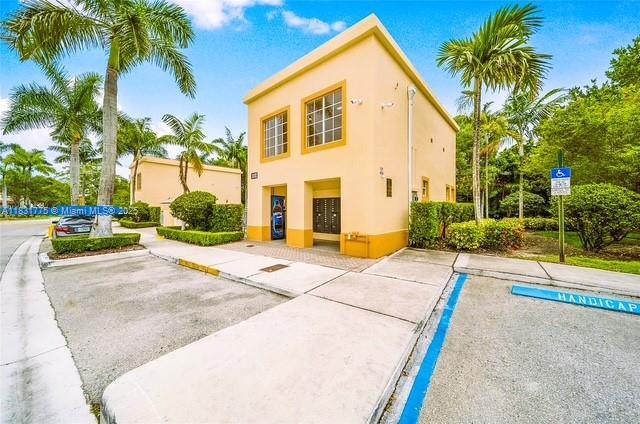 10242 NW 7th St in Miami, FL - Building Photo - Building Photo