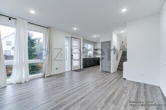 539 S Cloverdale St in Seattle, WA - Building Photo - Building Photo