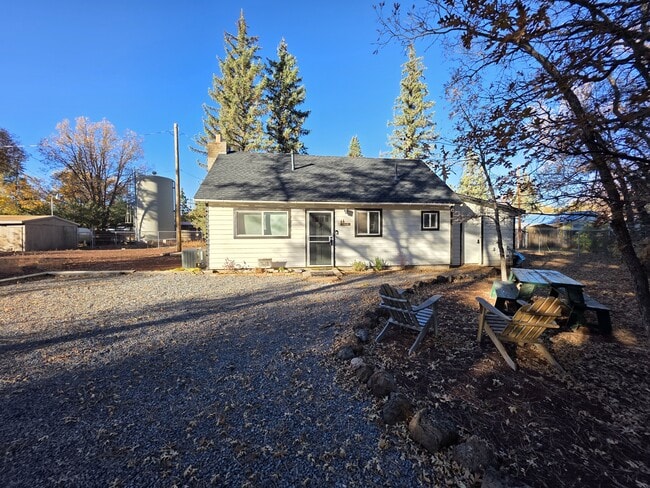 property at 1468 Walnut Ln