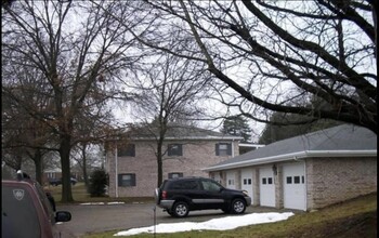 2507 Rebecca Ct W, Unit 1 in Quincy, IL - Building Photo - Building Photo