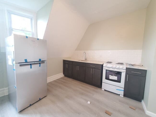 35 Seymour Ave, Unit 3