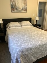 1409 Winburn Dr, Unit Right in Atlanta, GA - Building Photo - Building Photo