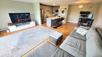 235 Winthrop St, Unit 4408 in Medford, MA - Foto de edificio - Building Photo