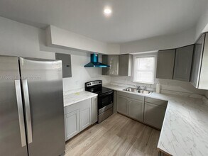 811 NW 21st Ct in Miami, FL - Building Photo - Building Photo