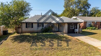 3721 Parkwoods Ln in Midwest City, OK - Building Photo - Building Photo