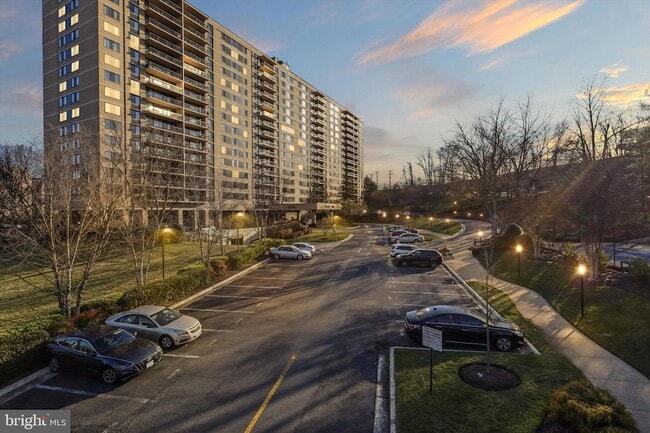 property at 5500 Holmes Run Pkwy