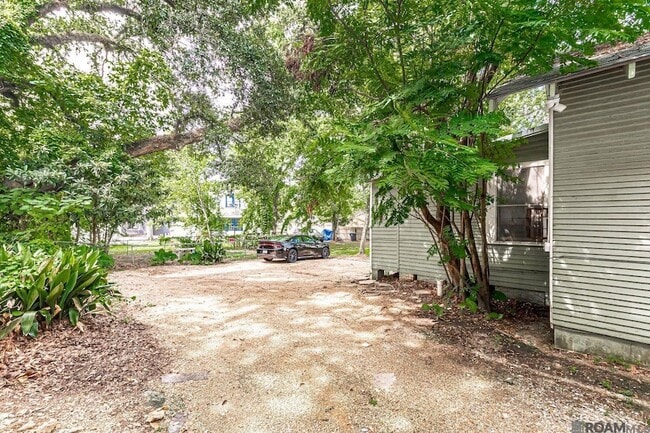 408 E State St, Unit B in Baton Rouge, LA - Foto de edificio - Building Photo