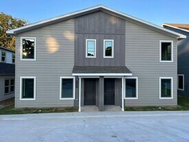 2430-2428-2430 S Fannin Ave in Denison, TX - Building Photo