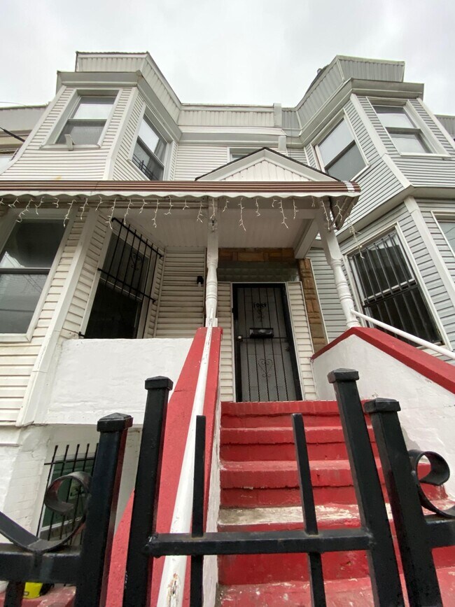 1049 Trinity Ave Apartments and Nearby Bronx Apartments For Rent Bronx, NY