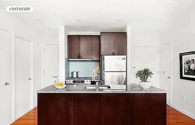 306 W 48th St in New York, NY - Building Photo - Building Photo