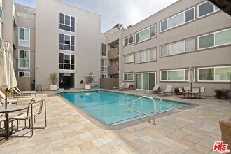 1025 Kings Rd in West Hollywood, CA - Foto de edificio - Building Photo