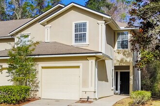 7911 Melvin Rd in Jacksonville, FL - Foto de edificio - Building Photo
