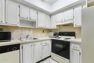 215 NE 16th Ave in Fort Lauderdale, FL - Building Photo - Building Photo