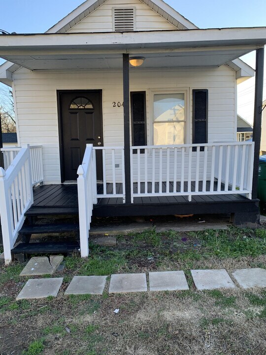 204 E Louisiana Ave in Bessemer City, NC - Building Photo
