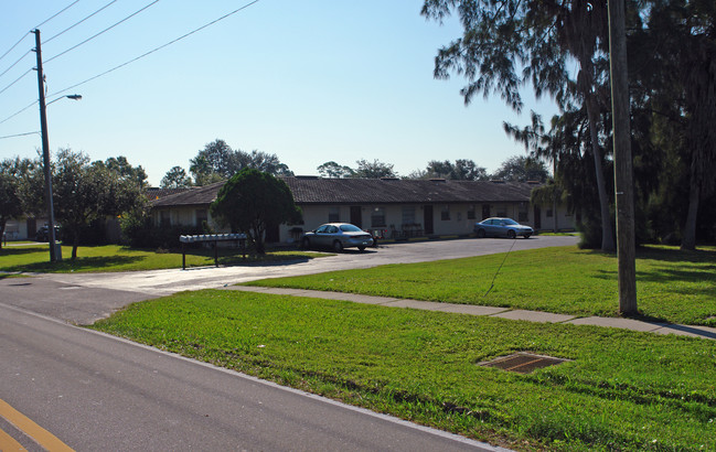 Park Villas in Pinellas Park, FL - Building Photo - Building Photo