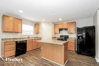 4300 Oak Pointe Dr in Winston-Salem, NC - Foto de edificio - Building Photo