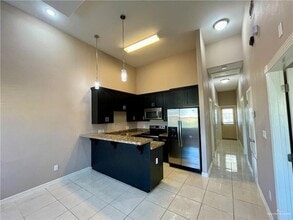 3120 Regal Dr in Edinburg, TX - Foto de edificio - Building Photo