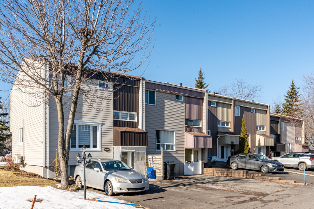 6368 Des Fleurs-De-Mai St in Lévis, QC - Building Photo