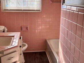 2 E Sunset Dr in Orange, TX - Building Photo - Building Photo