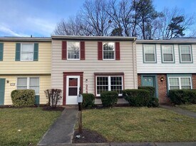 9640 Greenmeadow Cir in Glen Allen, VA - Building Photo