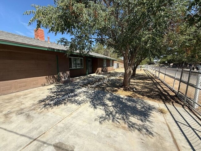 40591 166th St E in Lancaster, CA - Foto de edificio - Building Photo