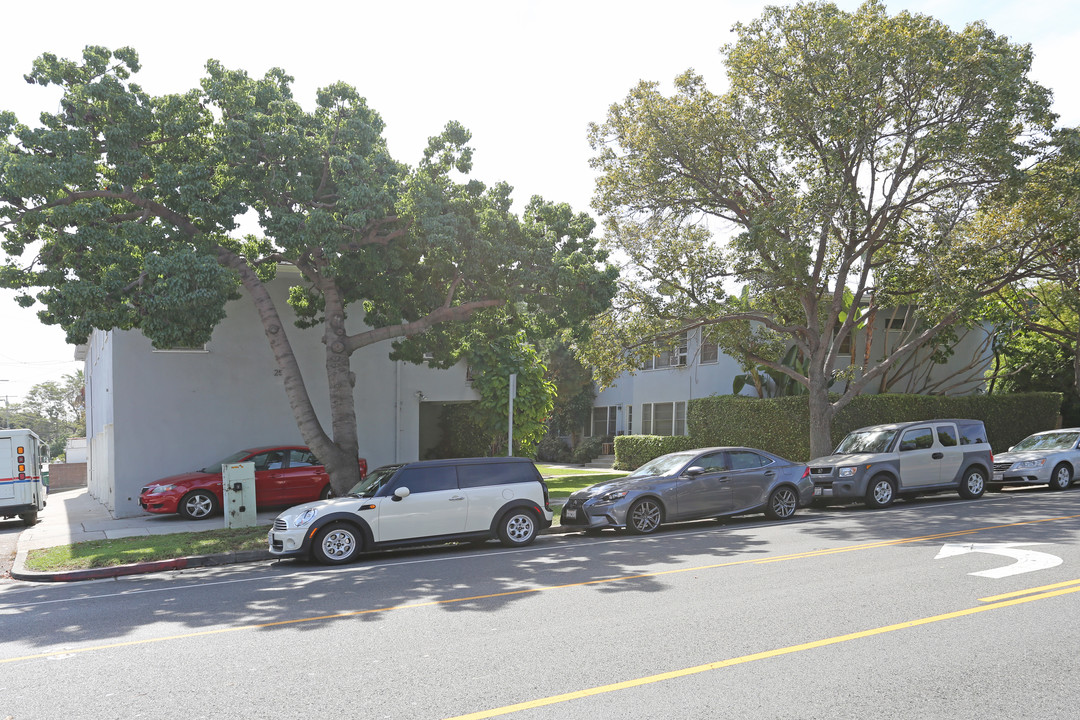 2512 Montana Ave in Santa Monica, CA - Building Photo