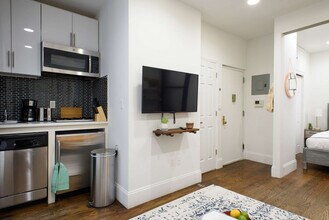 69 Clinton St in New York, NY - Building Photo - Building Photo