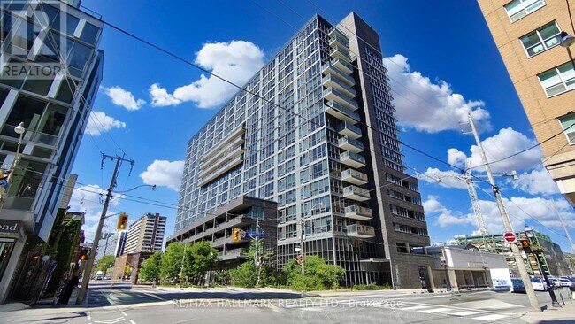 property at 320-320 Richmond St E