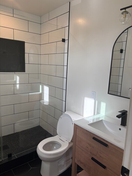 7412 Budlong Ave, Unit A in Los Angeles, CA - Building Photo
